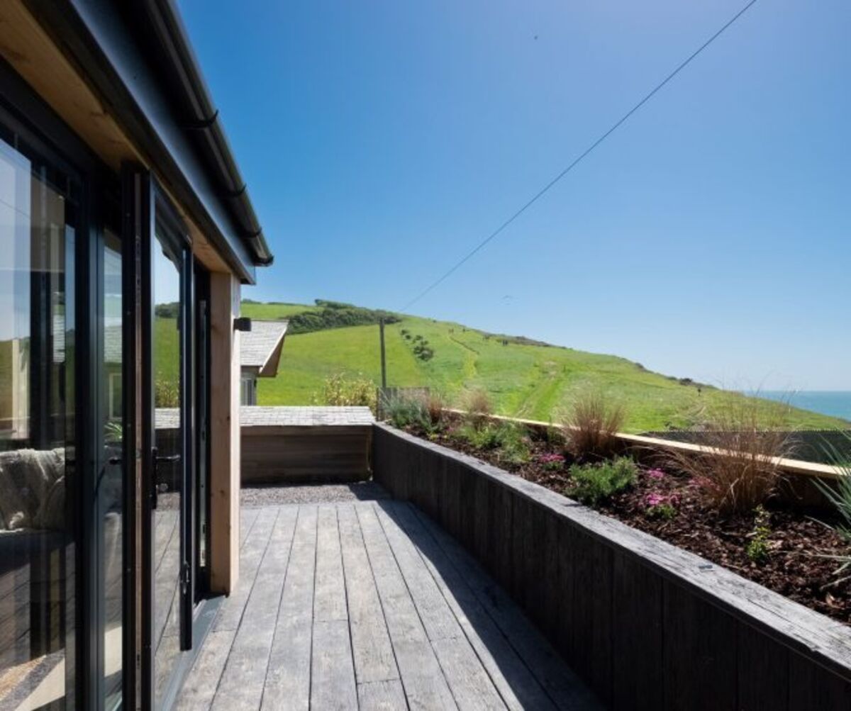 BeachHouse-79-670x560.jpg